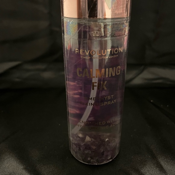 Revolution Accessories - Revolution Amethyst Setting Spray with Purple Hues